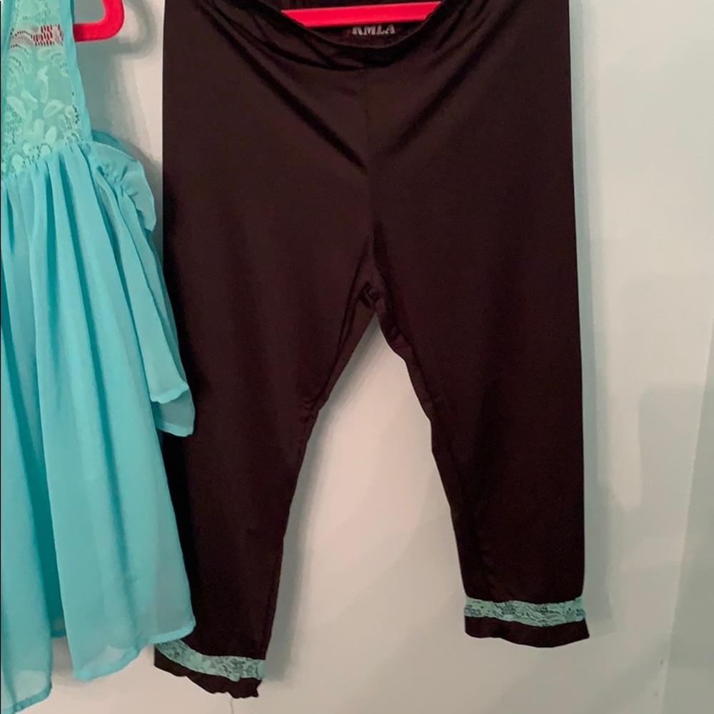 Two piece set - Picture 3 of 3